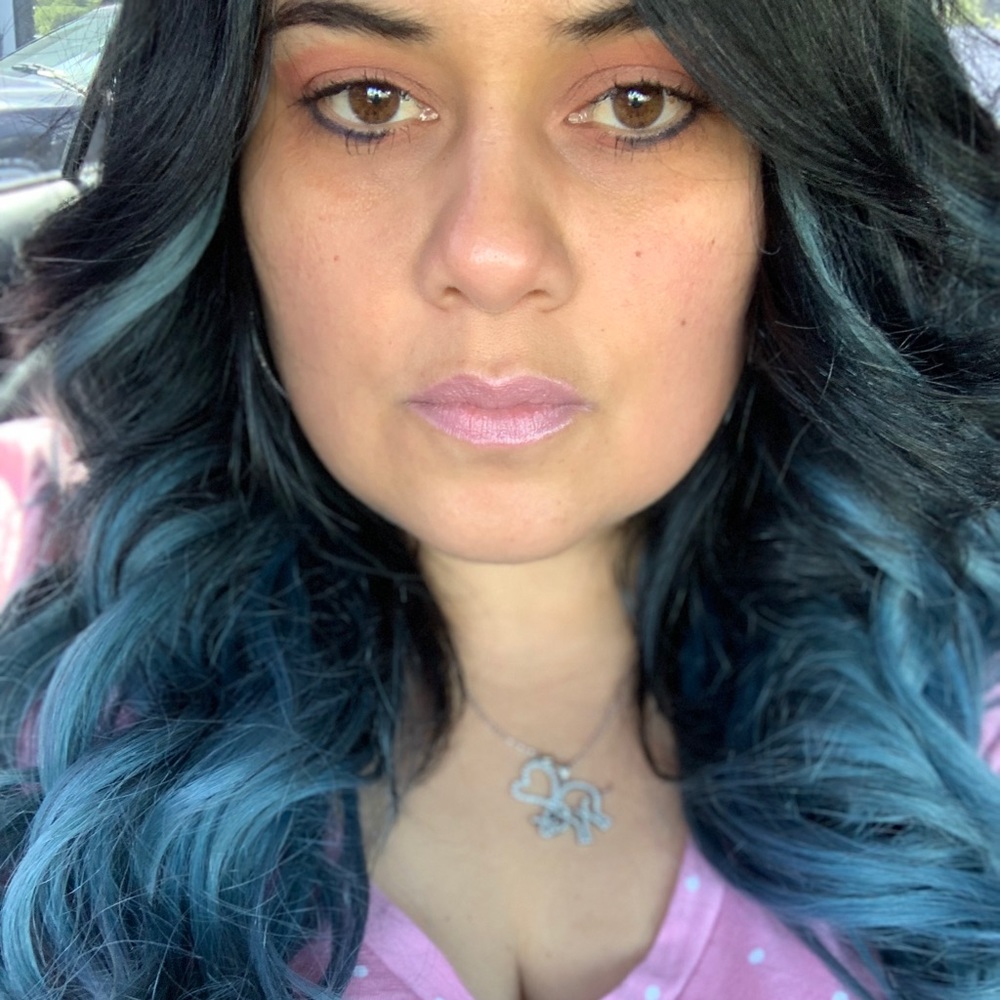 Meet your Posher, Elvia